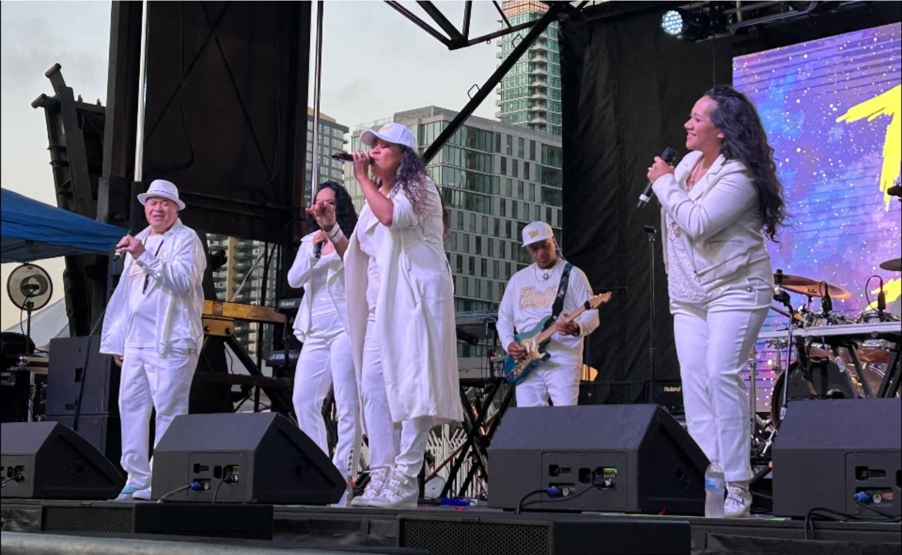 The Jets live on tour